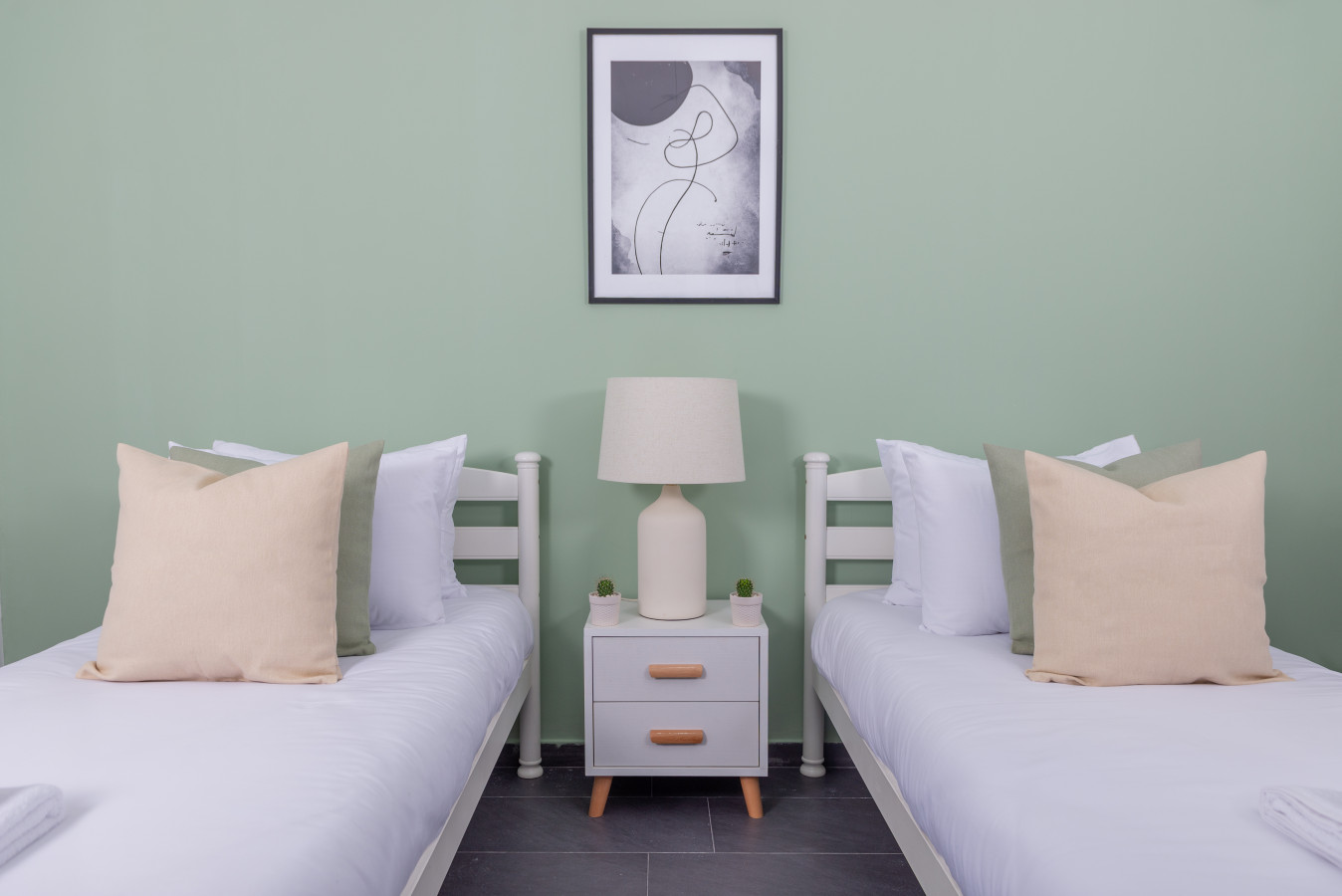 469919_5 Spacieux Appartement de 3 pièces à Hydra
