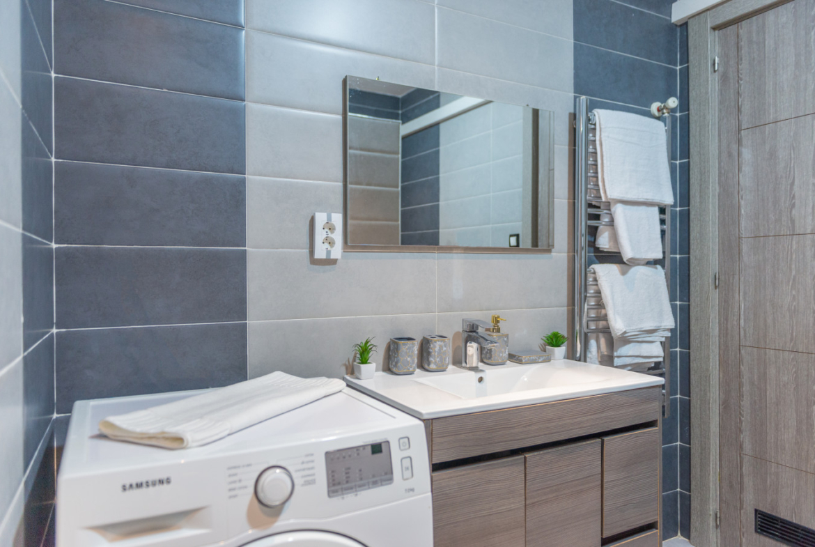 Spacieux Appartement de 3 pièces à Hydra