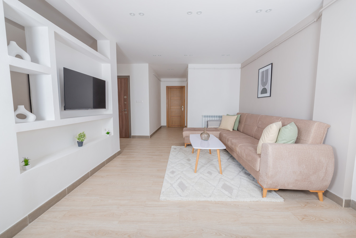 Appartement 2 pièces spacieux à Mouradia